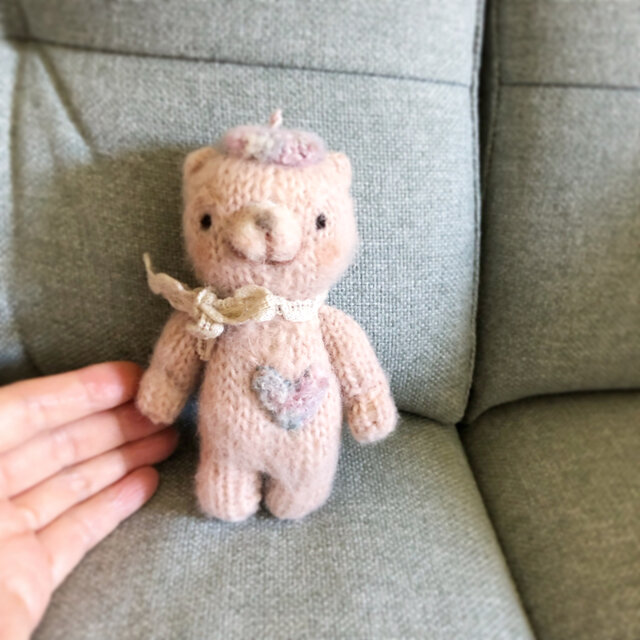 ピンクのくまちゃんベレー帽がお気に入り pink teddy bear | iichi