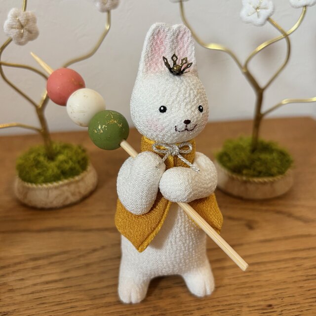 春爛漫【福福うさぎ （右肩抱え濃黄服）お花見団子セット】正絹