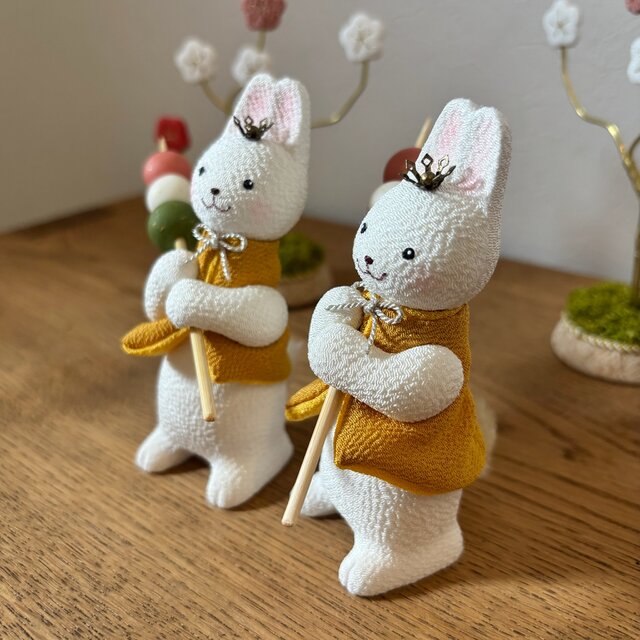 春爛漫【福福うさぎ （右肩抱え濃黄服）お花見団子セット】正絹縮緬