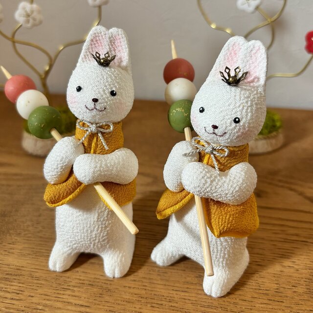 春爛漫【福福うさぎ （右肩抱え濃黄服）お花見団子セット】正絹縮緬