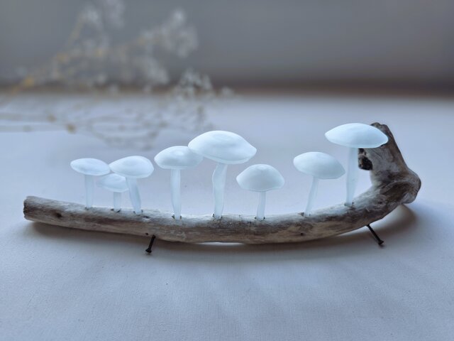 ガラスのキノコ 置物 オブジェ 艶消し8 本 | iichi 日々の暮らしを