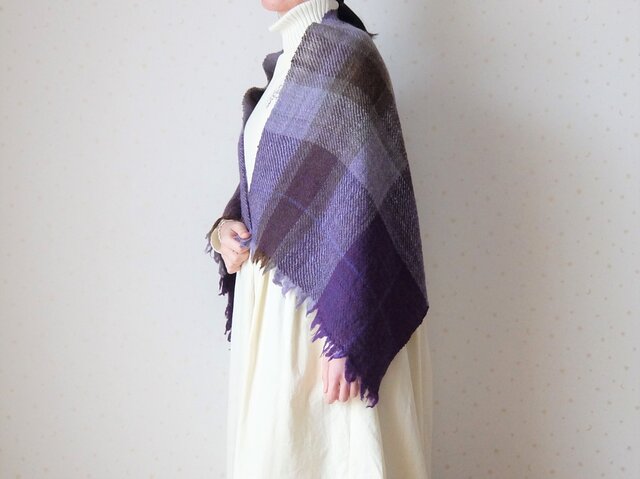手紡ぎ・手織り 紫チェックのストール | iichi 日々の暮らしを