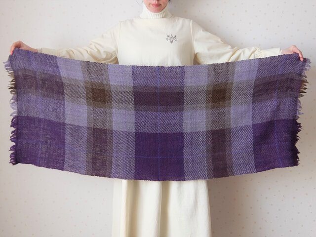手紡ぎ・手織り 紫チェックのストール | iichi 日々の暮らしを