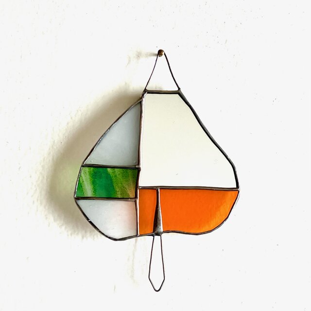 白樺の葉っぱの壁掛け鏡s/ビビッド〜ステンドグラス