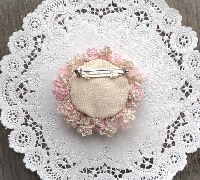 レース編み 桜のブローチ～吉野桜～ | iichi 日々の暮らしを心地よく