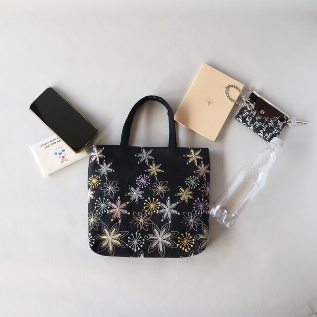 くすみカラー フラワー刺繍 プチトートバッグ M | iichi 日々の暮らし