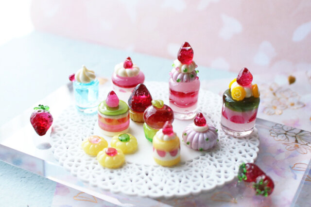 苺のアフタヌーンティー ピアス　ミニチュア　可愛い 苺のアフタヌーンティー ピアス ミニチュア 可愛い いちご