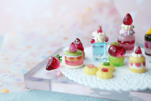 ガラスのミニチュア苺のアフタヌーンティー 苺スイーツセット ☆ガラス