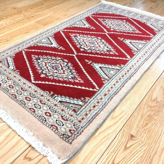 パキスタン絨毯 ハイクオリティ 79x44cm 玄関マット 手織り カーペット レッド | iichi  日々の暮らしを心地よくするハンドメイドやアンティークのマーケットプレイス