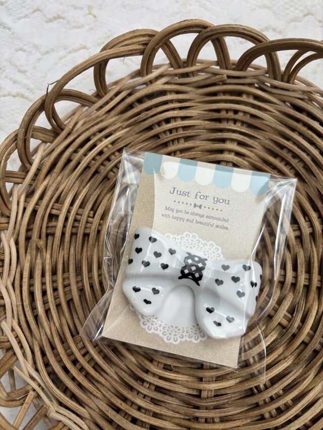 モノトーン　ハート　リボン箸置き 1つ