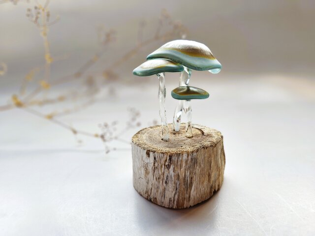 ガラスのキノコ 置物 オブジェ 銀彩ぼかし3本 | iichi 日々の暮らしを