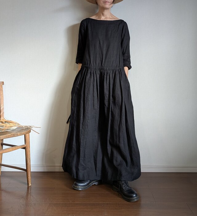 マキシ丈 リネン ギャザーワンピース_ブラック | iichi 日々の