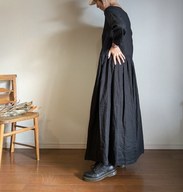 マキシ丈 リネン ギャザーワンピース_ブラック | iichi 日々の