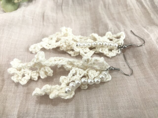 レース編みピアス 生成り | iichi 日々の暮らしを心地よくする