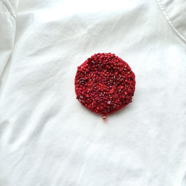 One color brooch 