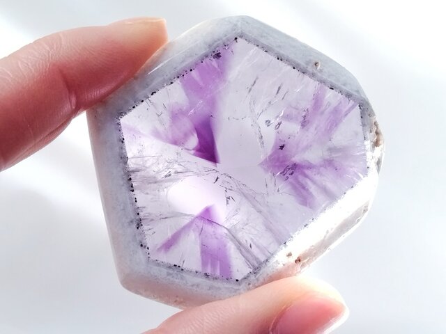 トラピッチェアメジスト【大】52x45mm ルース | iichi 日々の暮らしを