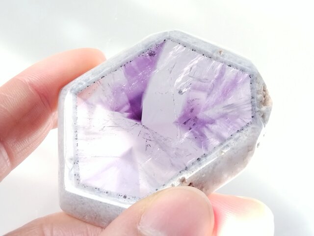 トラピッチェアメジスト【大】52x45mm ルース | iichi 日々の暮らしを