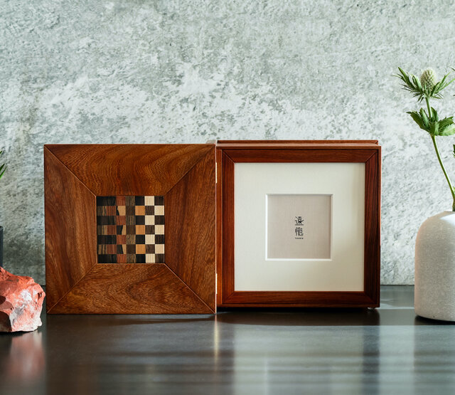 今だけ＜10%OFF＞遠憶 祈りの小箱［チェッカーフラッグ］ミニ仏壇