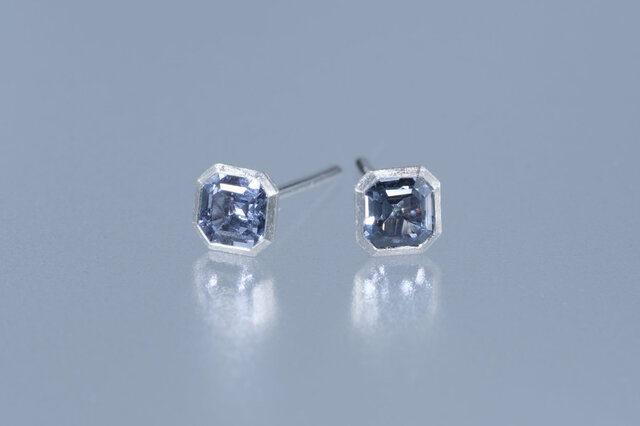 ブルーグレースピネルのピアス JE01442 | iichi 日々の暮らしを