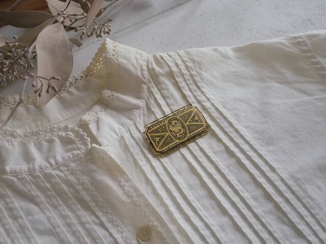 レクタングル型のダマスキナードブローチ | iichi 日々の暮らしを