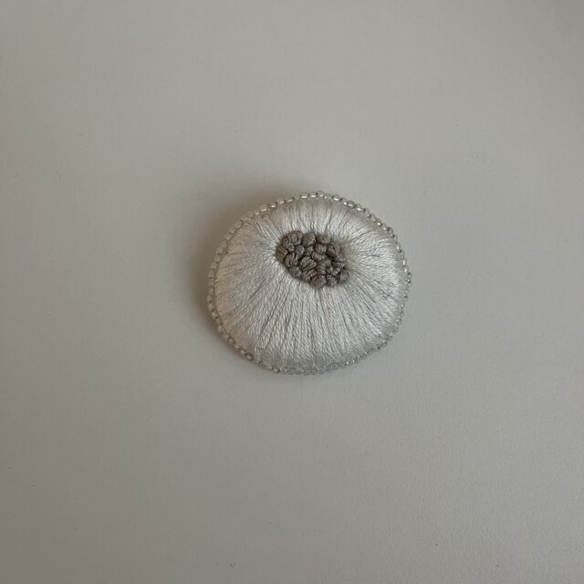 お花のブローチ