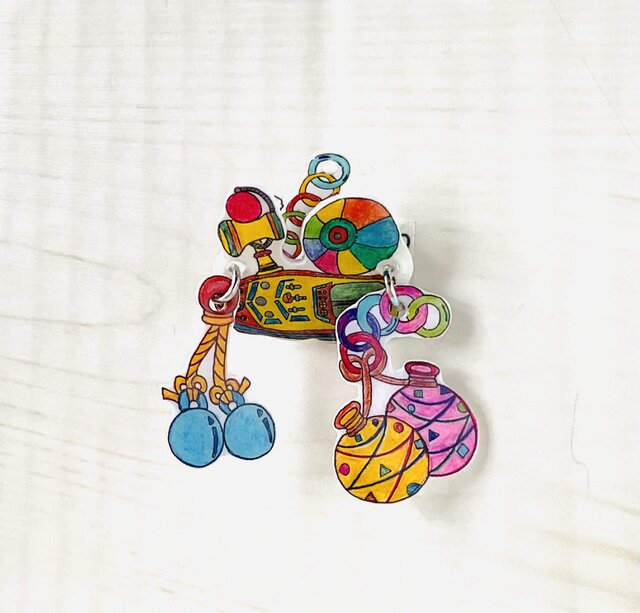 昭和レトロ ブローチ・バッジ 祭り夜店のおもちゃ…バッグ・リュックに