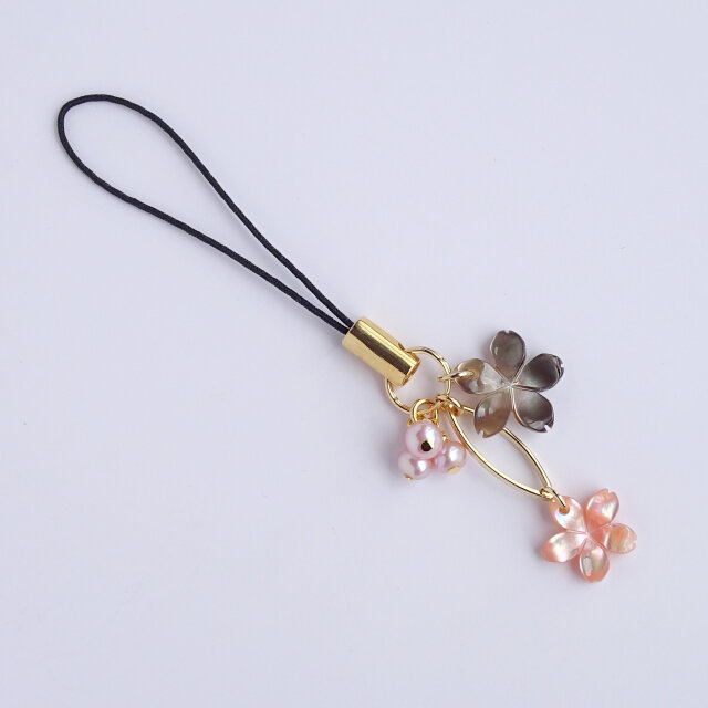 シェルの桜ストラップ《MA-106》 | iichi 日々の暮らしを心地よくする