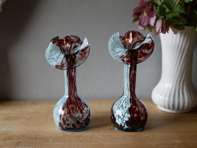 フランスアンティーク オパリンガラス クリシー 大振りのフリル 花瓶 花器 フランスアンティーク オパリンガラス クリシー 大振りのフリル