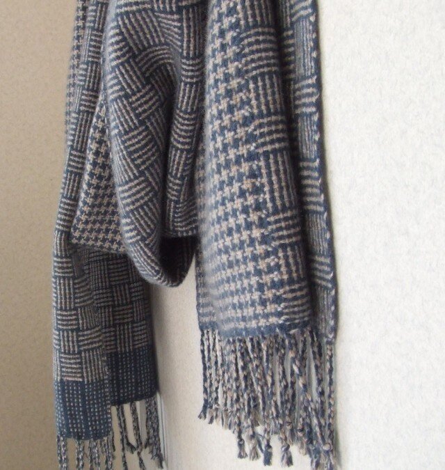 手織りカシミアストール・・バーブシュカ（はなだいろ）