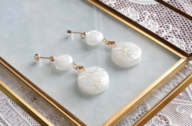 レジンピアス：#72 レジンアート マーキスピアス〈荒野の狼〉 | iichi 日々の暮らしを