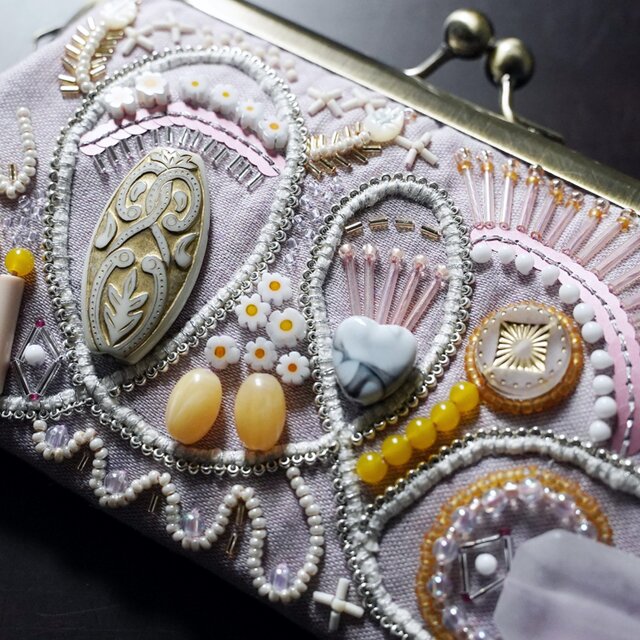 ビーズ刺繍のがま口 No.3｜ペールピンク｜ガーゼ素材｜マチなしポーチ