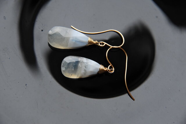 大きめブルーオパールのピアスA 14kgf | iichi 日々の暮らしを