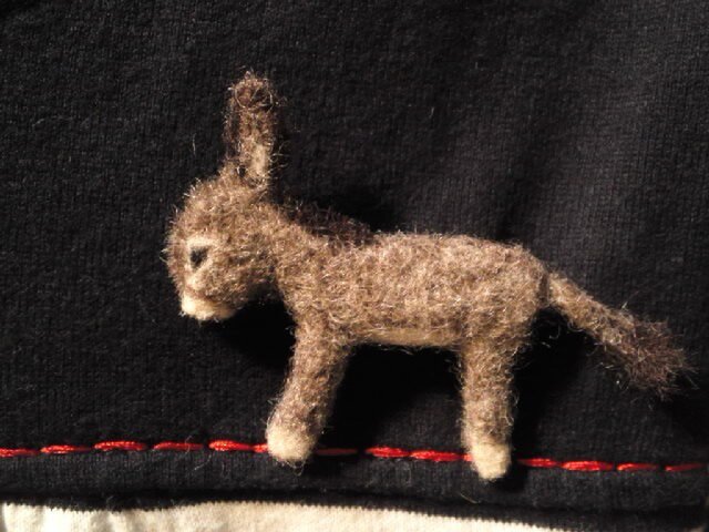 ちいさなロバのブローチの画像1枚目