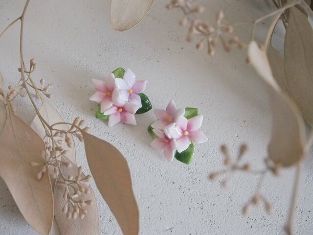 イギリス陶器のお花のイヤリング | iichi 日々の暮らしを心地よくする