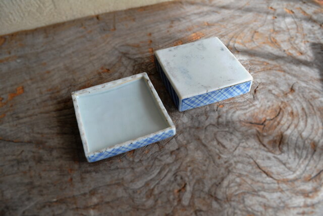 亀　置物　小物入れ　朱肉ケース　時代物　骨董　お香入れ　ヴィンテージ　ブロンズ 亀 置物 小物入れ 朱肉ケース 時代物 骨董 お香入れ