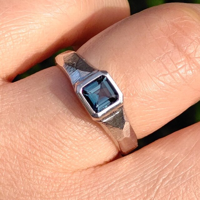 ロンドンブルートパーズ　SQオクタゴン5㎜　印台　シルバーSV925リング