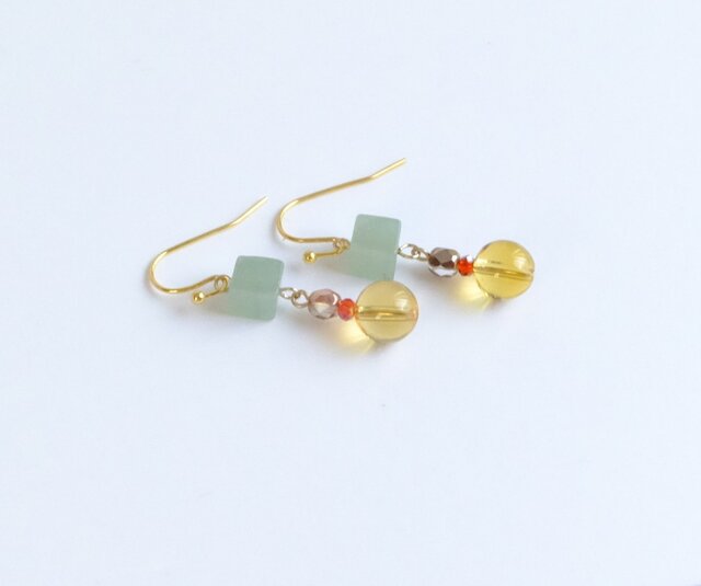 ちか☺︎ フラワー型アベンチュリンピアス　イヤリングに変更可能☺︎ 耳元に咲く グリーンアベンチュリンのミニフラワー スタッド