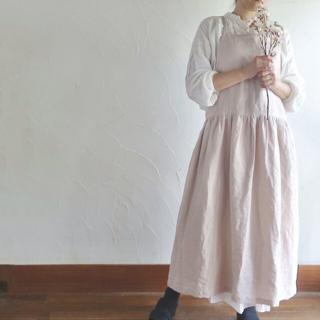 ギャザーたっぷり*リネンのエプロンワンピース | iichi 日々の暮らしを