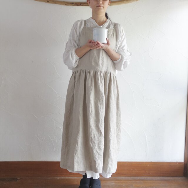ギャザーたっぷり*リネンのエプロンワンピース | iichi 日々の暮らしを
