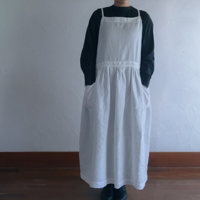 ギャザーたっぷり*リネンのエプロンワンピース | iichi 日々の暮らしを