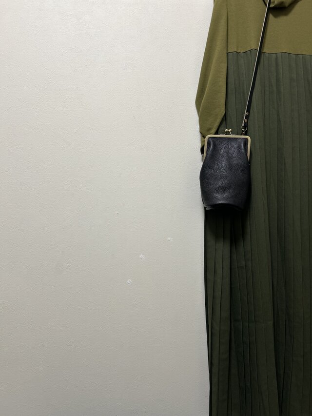 新作　姫路レザー丸底がま口ポシェット◆黒　カード入れ　スマホポシェット　スマホショルダー　サコッシュ　ショルダーバック