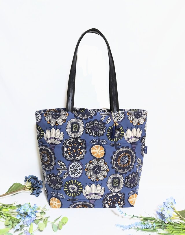 北欧の森肩掛けトートバッグ（タッセル付き)