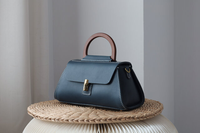 本革手作りのショルダーバッグ 総手縫い手持ち 肩掛け 2WAY 鞄 | iichi