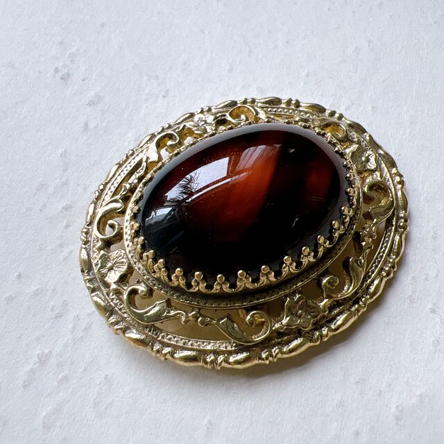 U.S.A. 1970〜80s Gold Tone and Brown Striated Glass Cabochon 