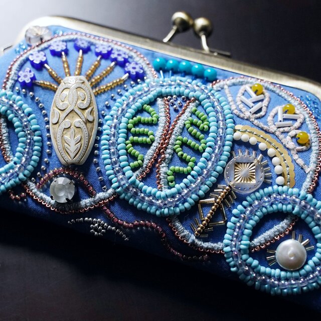 ビーズ刺繍のがま口 No.7｜ブルー｜ガーゼ素材｜マチなしポーチ