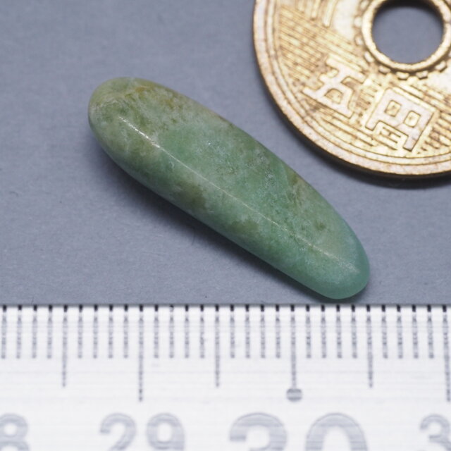 糸魚川翡翠 コレクション用原石 40 | iichi 日々の暮らしを心地よく