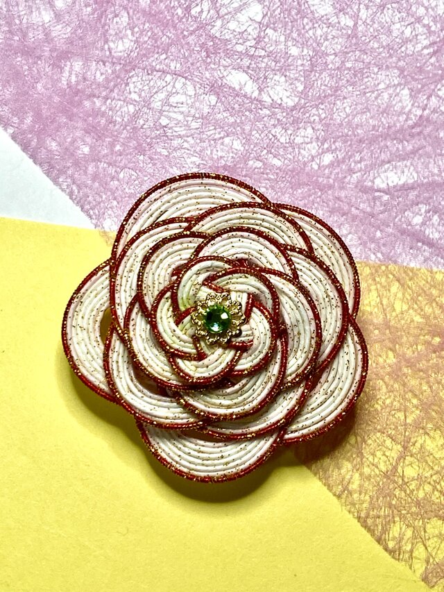 ＃水引ブローチ（クリップ付き）　白椿＃梅結び　大人可愛く