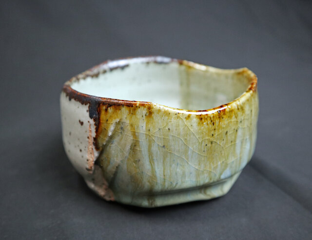 黄金窯変2024 釉薬の流れが深い味わいの抹茶碗 涼 24hM01