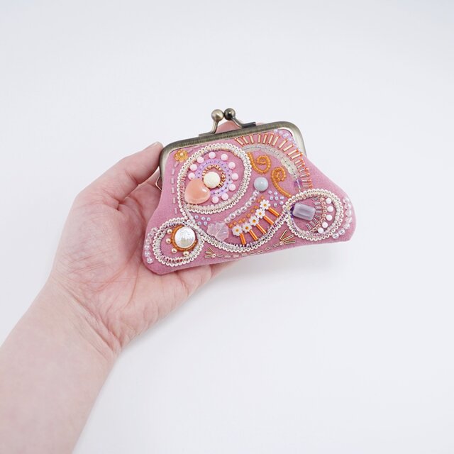 ビーズ刺繍の小さながま口 No.3｜ピンク｜ガーゼ素材｜マチなしポーチ