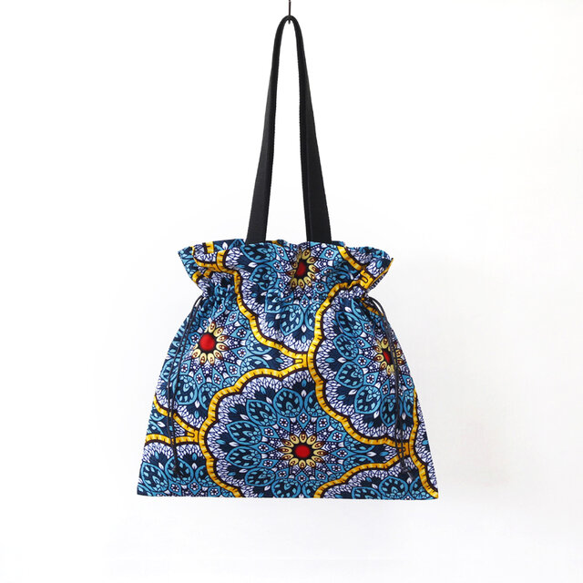 アフリカ布の巾着バッグ（ アラベスク ）トート 大きめ アフリカン 